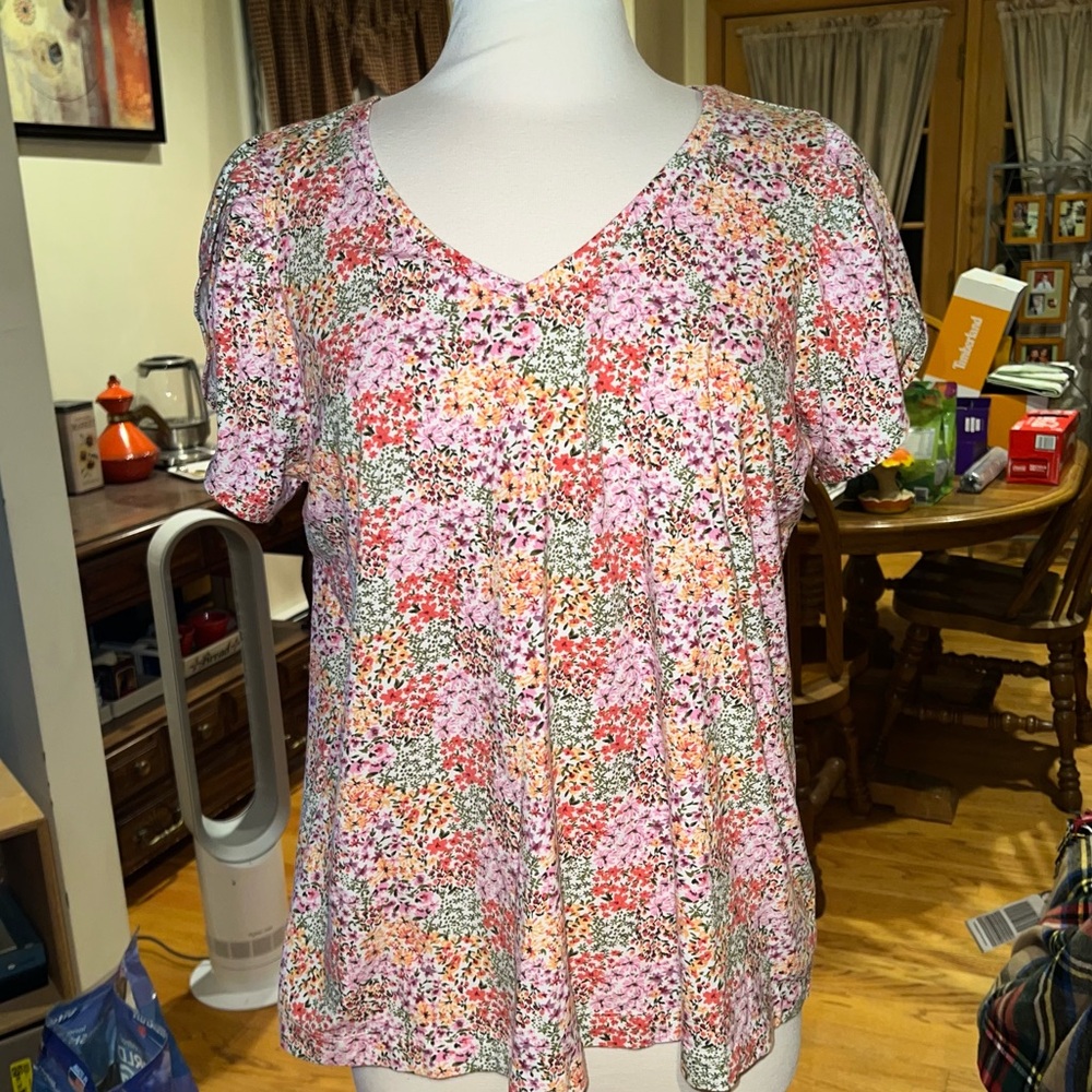 LC Lauren Conrad Sz 0X Floral Ditsy Print with V-Neck and Tulip Sleeves